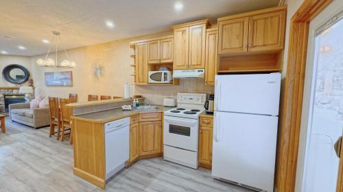674331791 Banff Wood lodge