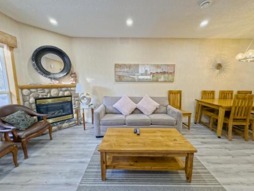 674332055 Banff Wood lodge