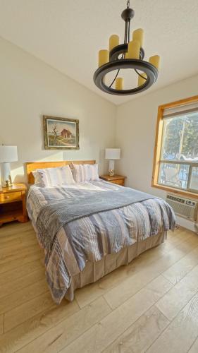 674332480 Banff Wood lodge