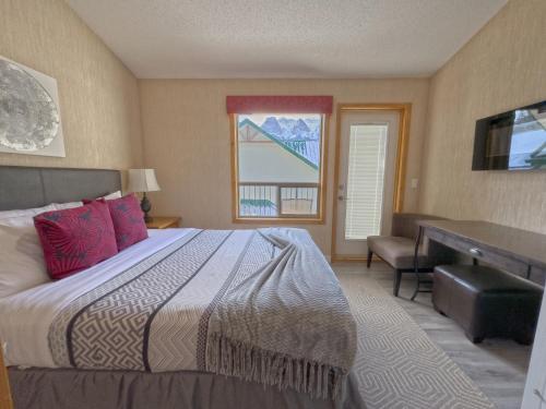 674332556 Banff Wood lodge