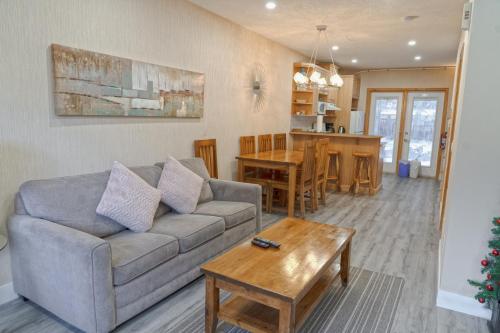 674333938 Banff Wood lodge