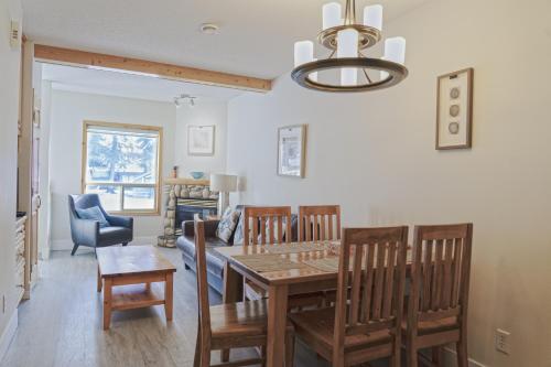 674333947 Banff Wood lodge