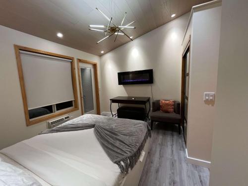 674346641 Banff Wood lodge
