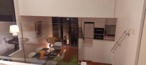 Stylish and central home with stunning views, Окленд (фото 7)