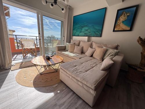 Arty Loft with Sea & City Views, Zakynthos (foto 6)