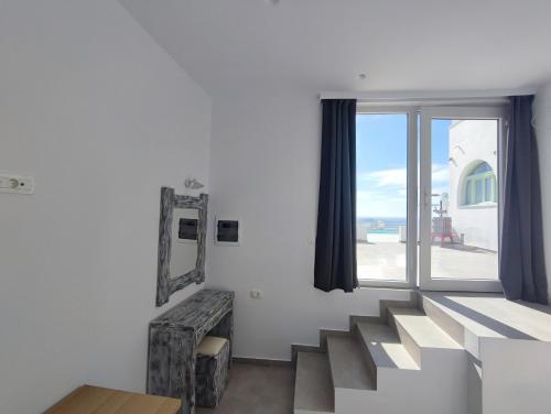 The Cliff Reflections - Adults Only Room Type - Queen Room with Sea View