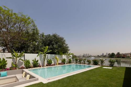 Villa Zalex Springs 14 Luxury Living with Private Pool, Dubai