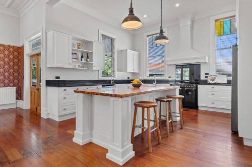 6 bedroom vineyard villa with pool, spa & yoga studio