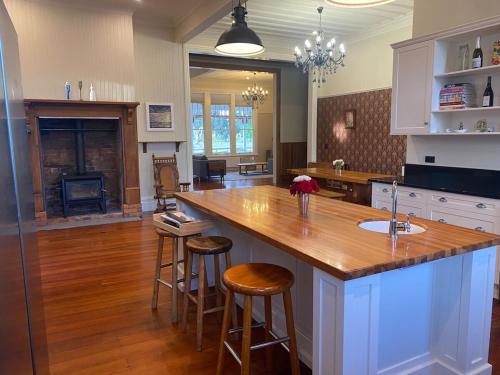 6 bedroom vineyard villa with pool, spa & yoga studio