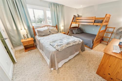 Stylish Notre Dame Condo - Sleeps 6 condo Stylish Notre Dame Condo - Sleeps 6 condo