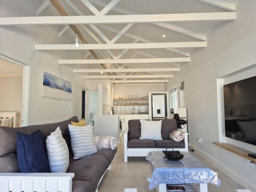 Pearly Tides in Pearly Beach