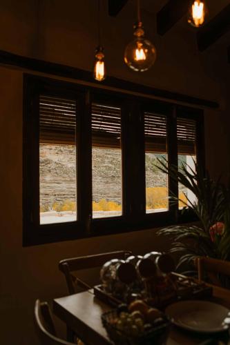 ห้องส่วนกลางสำหรับนั่งเล่น/ดูทีวี, Casa Rural Las Tinajas de Naya in อัลกาลา เดลฆูการ์