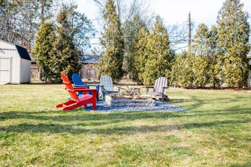 Graduation 2025! Great for Gatherings, King Beds, Firepit, Pet Friendly with Huge Fenced Yard Graduation 2025! Great for Gatherings, King Beds, Firepit, Pet Friendly with Huge Fenced Yard