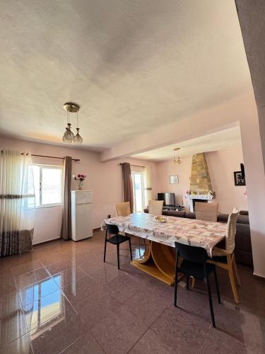 Beachfront Apartment - image 4