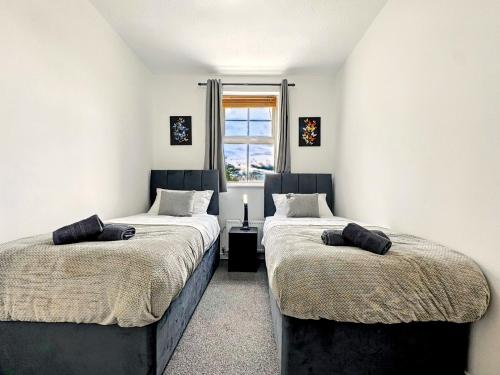 Oakwood House - 6 Bedroom Home - Sleeps 11 - Garden - Free Parking – khách sạn tại Abbey