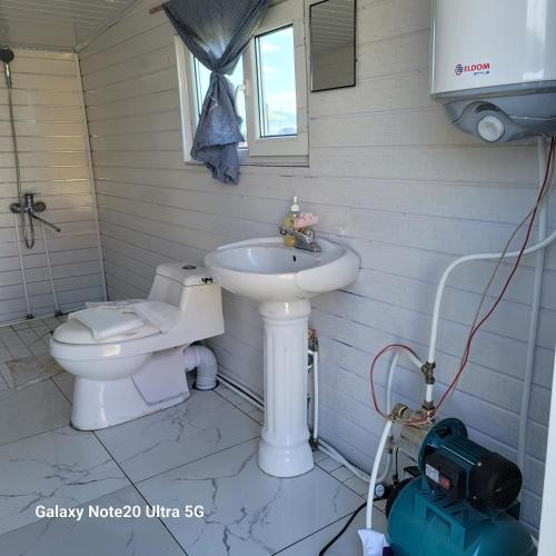 Tsaatan - Small house by the lake in Hatgal