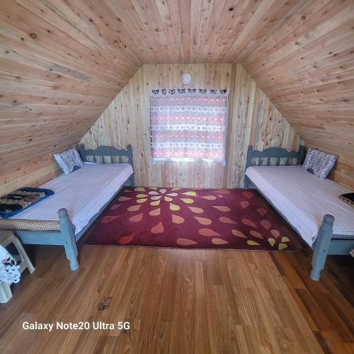 Tsaatan - Small house by the lake in Hatgal