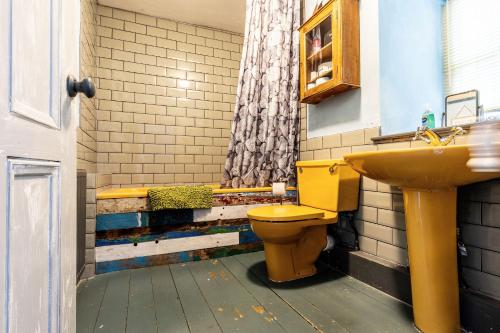 Two-Bedroom House image 7