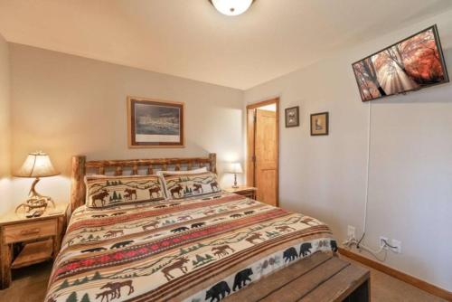 Premier 2 Bedroom Townhome Across From Snowflake Lift - Walk To Lifts in Breckenridge, USA