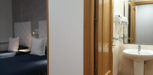 Hostal Las Fuentes - image 10