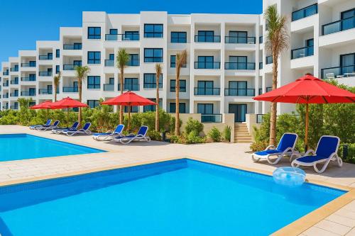 Elegant Family Chalet with Pool View in Porto Said Resort, `Ezbet Shalabi el-Rûdi