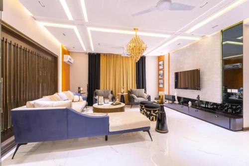 One-Bedroom Apartment image 4