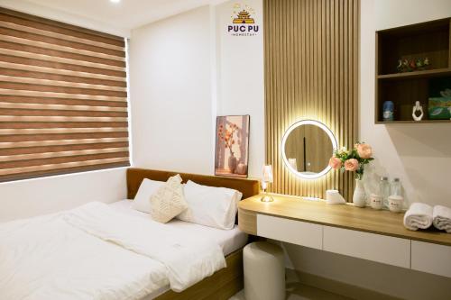 Two-Bedroom Apartment with Pool View image 8