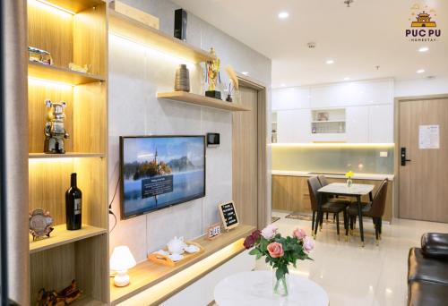 Two-Bedroom Apartment with Pool View image 1