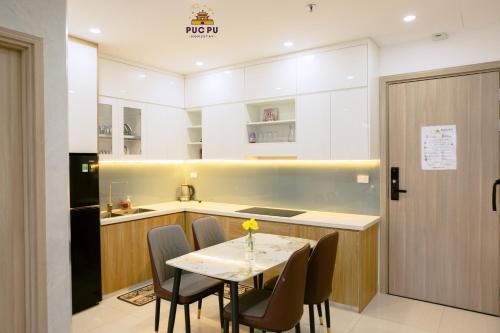 Two-Bedroom Apartment with Pool View image 2