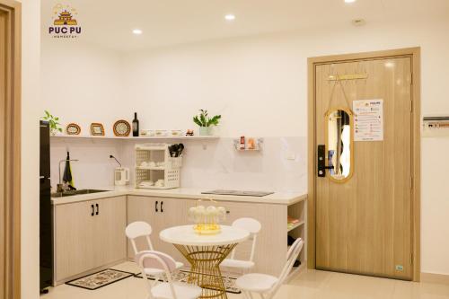 Two-Bedroom Apartment with City View image 1