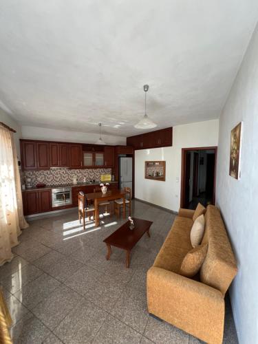 Nianthi Apartments