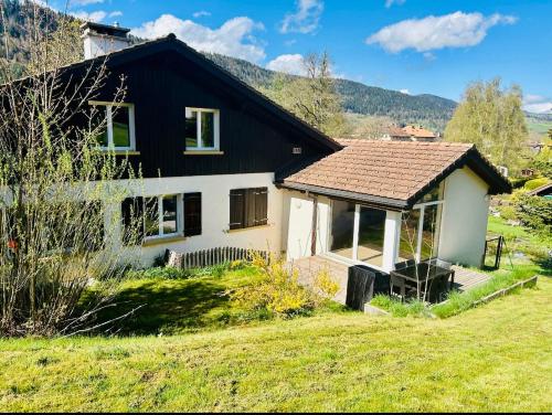 Vrt, Appartement duplex spacieux in Val-De-Travers