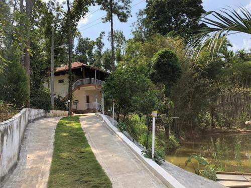 Lake view nest chikkamagluru in Ilehole