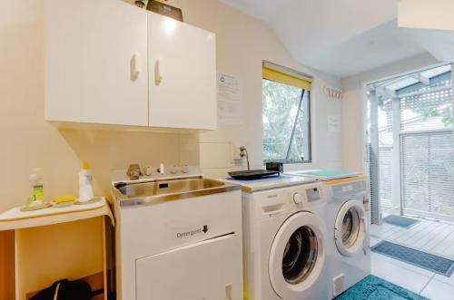 Joe & Mary's Cosy homestay room near Stardome Observatory