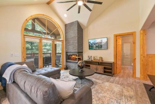 5 Bedroom Luxury Townhome Near Snowflake Lift In Breckenridge - Walk To Lift! in Breckenridge, USA