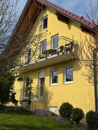 Balkons/terase, 5-Seen-Loft mit 4-6 Schlafplätzen, Ferienwohnung Nähe Ammersee (5-Seen-Loft mit 4-6 Schlafplatzen, Ferienwohnung Nahe Ammersee) in Schöngeising