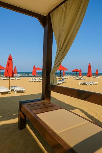 Luxurious Chalet with Ocean Views in Port Said Resort, `Ezbet Shalabi el-Rûdi