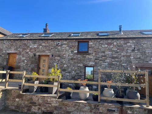 Buitenkant, 200 yr old Barn Conversion ,Near Carlisle, the Borders and the North Pennines in peaceful village lo in Castle Carrock