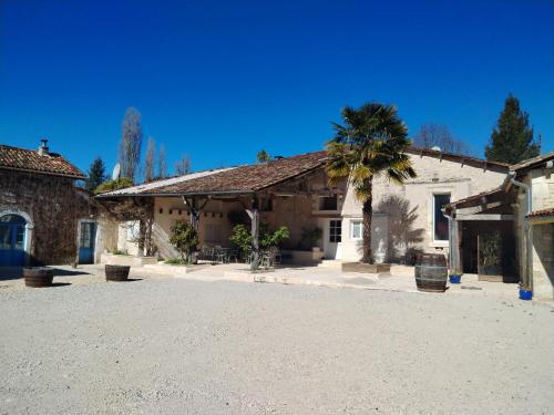 Le Clos Beldane, Le Tâtre