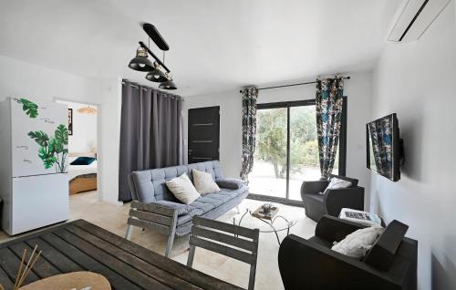 1 Bedroom Stunning Home In Saint-Bauzille-De-Mont in Galargues