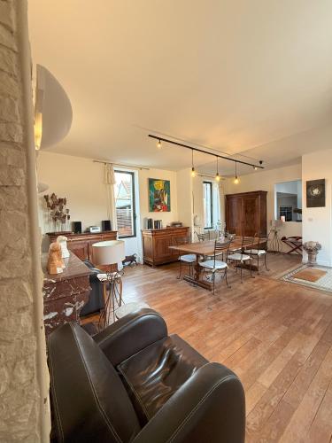 Istaba viesiem, TM3L Family home in Bruere-Allichamps