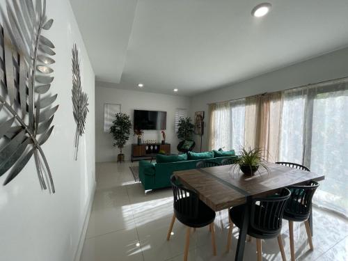 ! Espectacular casa del bosque ! in Florida City, USA