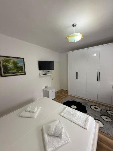 Deluxe Room (2 Adults + 1 Child) image 5