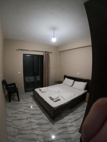 Classic One-Bedroom Apartment with King Bed image 8