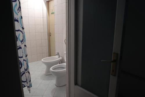 One-Bedroom Apartment image 7