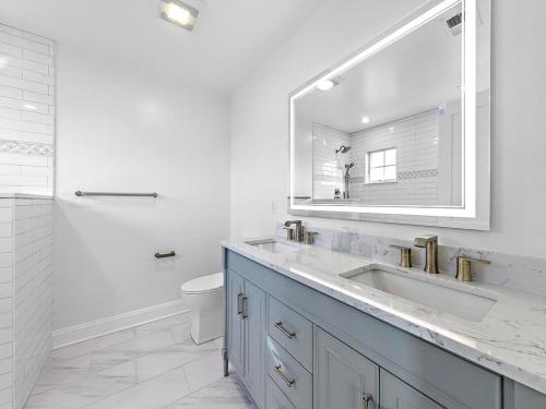 Totally Renovated 6 Bedroom Home Nextdoor To Pickleball Courts!!!! in Beach Haven, USA