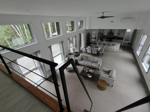 Nature modern lake retreat in Nominingue (QC)