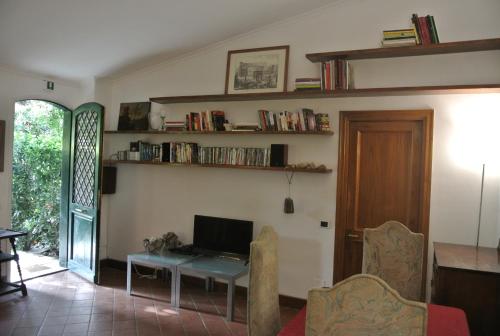 The Palatine Garden Apartment - image 14