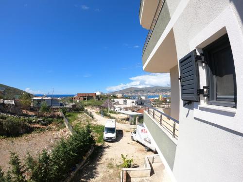 Studio with Balcony image 2