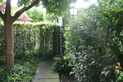 The Palatine Garden Apartment - image 2